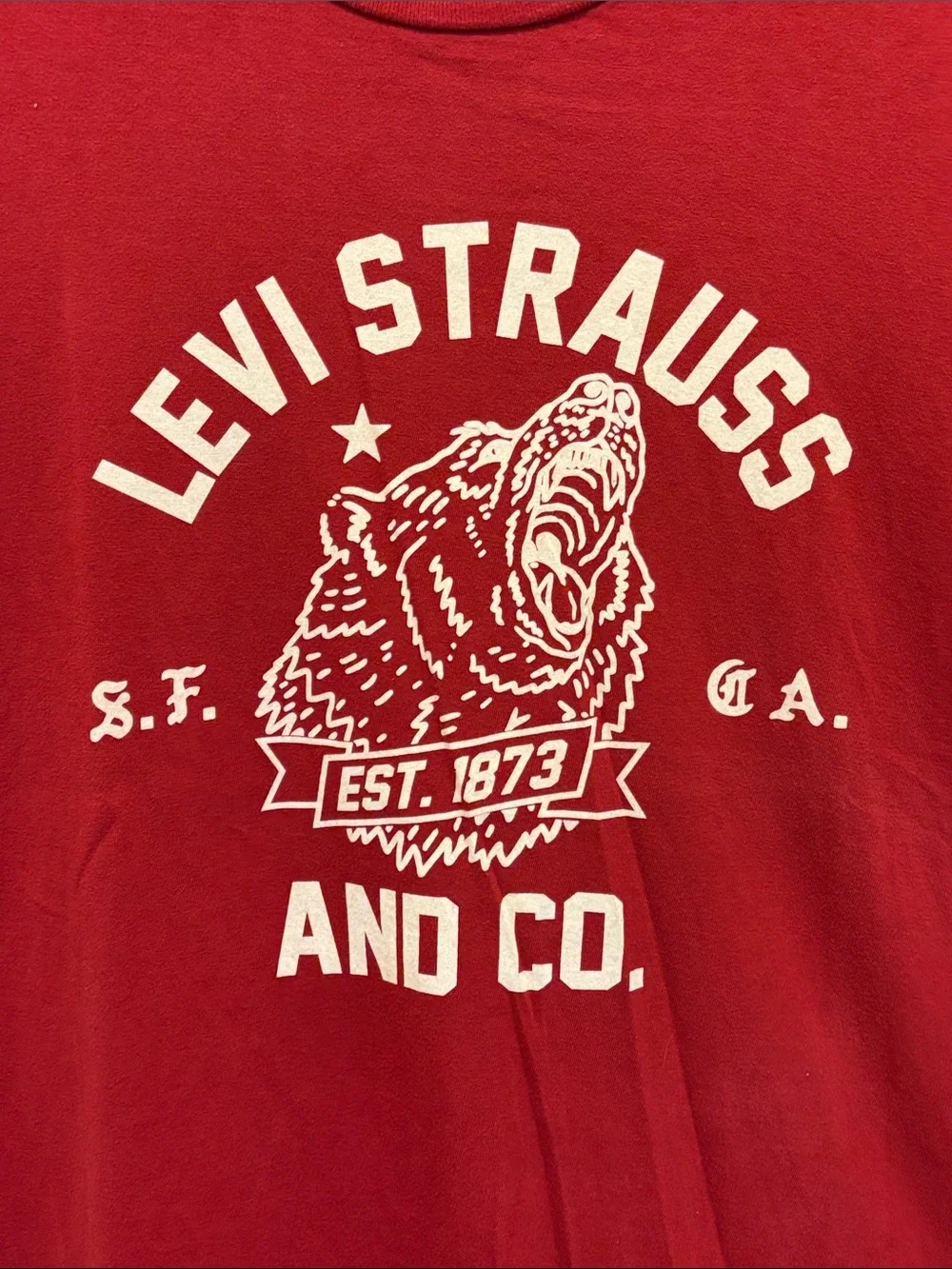 Levi's. Red Short Sleeve 100%‎ Cotton Tee with Off-White Graphic Sz Large